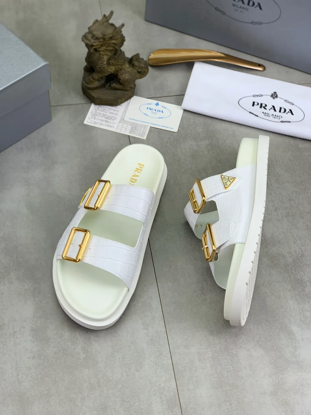 Men's shoes 💰P340💰【New style】🎁🎁🎁 PRADA Prada's new casual slippers, original official website, perfect workmanship, transmitting a kind of noble luxury, sublimating its definition of luxury in Prada's high-end extraordinary craftsmanship. Original combination outsole, code number: 38-44 (45 customized) Multiple colors 🉑️ to choose from